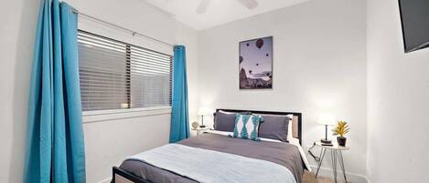 3 bedrooms, desk, iron/ironing board, free WiFi
