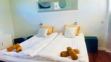 2 soverom, skrivebord, strykejern/-brett og wi-fi (inkludert)