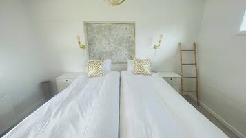 2 soverom, skrivebord, strykejern/-brett og wi-fi (inkludert)