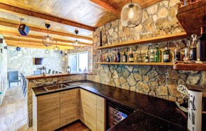 Fridge, oven, dishwasher, coffee/tea maker