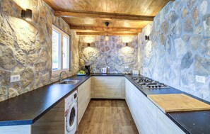 Fridge, oven, dishwasher, coffee/tea maker