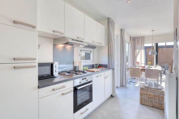 Frigorifero, piano cottura, lavastoviglie, macchina per tè/caffè