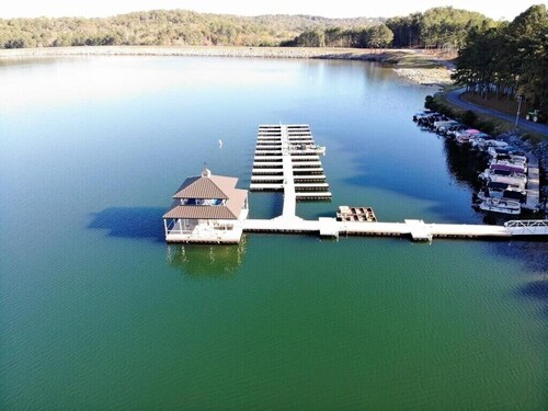  1 Min Walk to Lake Life Golf Pool Hike Kayak Fire Pit Tennis Swim Lakepoint BBQ