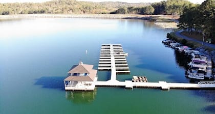 1 Min Walk to Lake Life Golf Pool Hike Kayak Fire Pit Tennis Swim Lakepoint BBQ