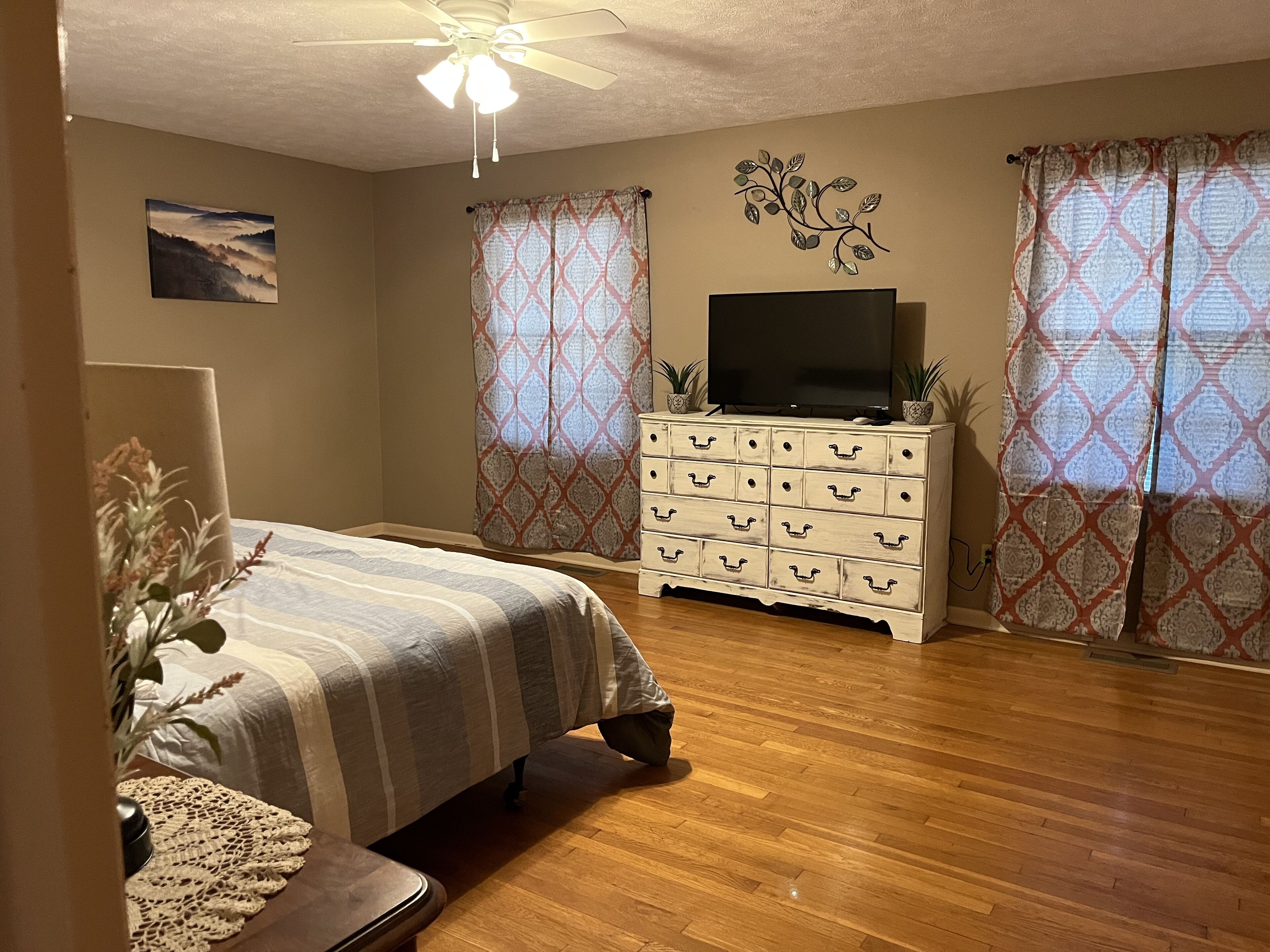 Lake & Mtn views inside city limits.