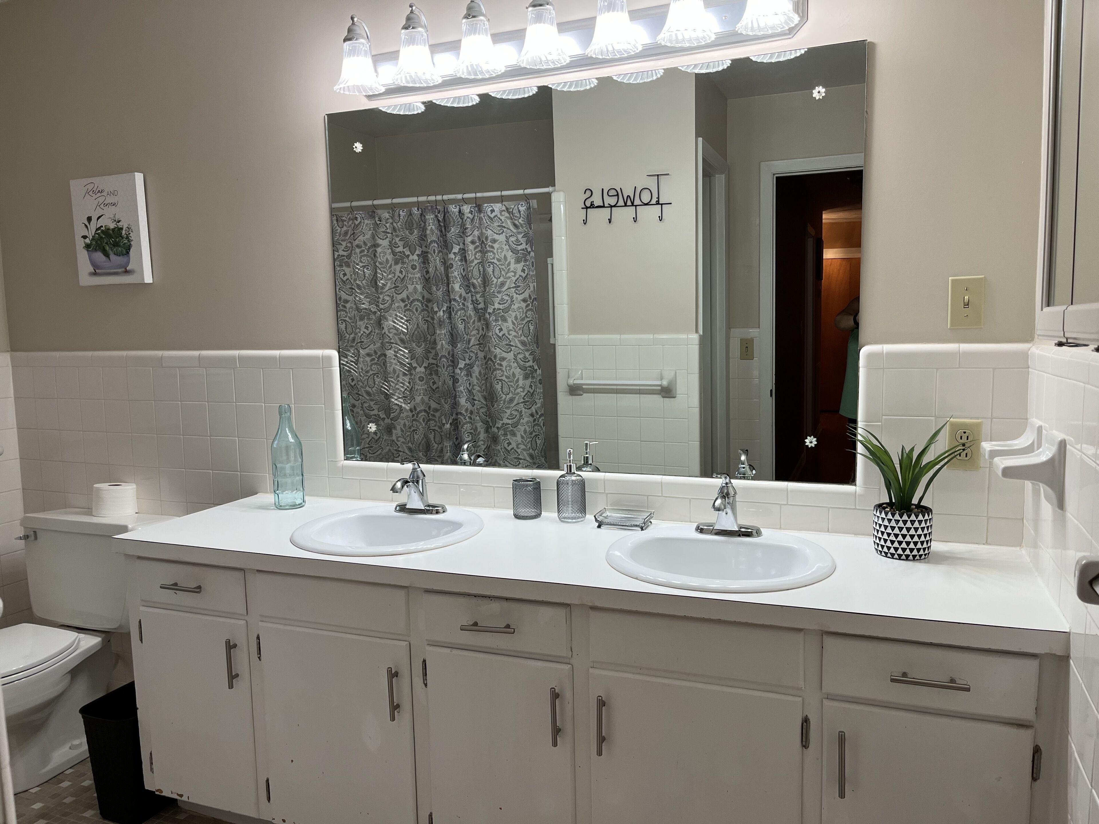 Lake & Mtn views inside city limits.