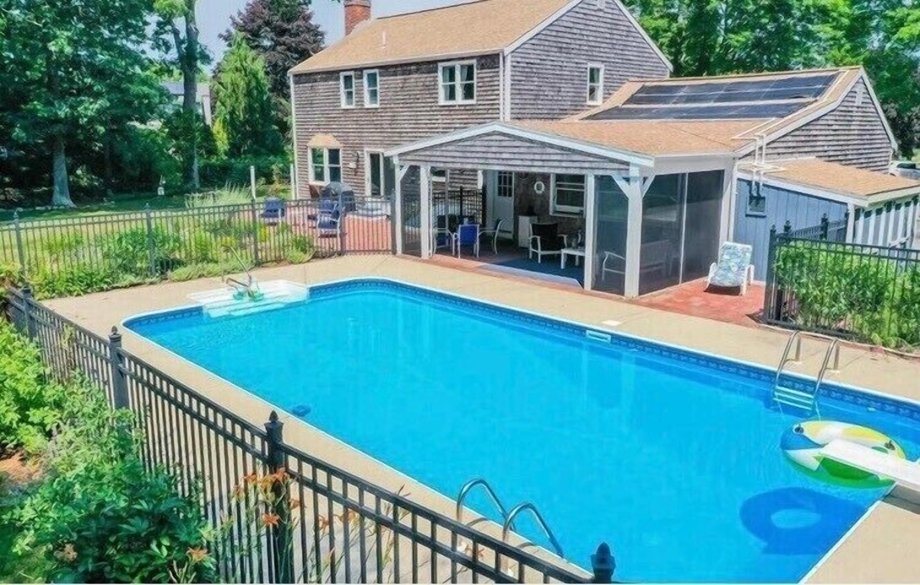 Spacious and newly renovated 4BR house with pool!!