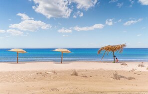Una spiaggia nelle vicinanze