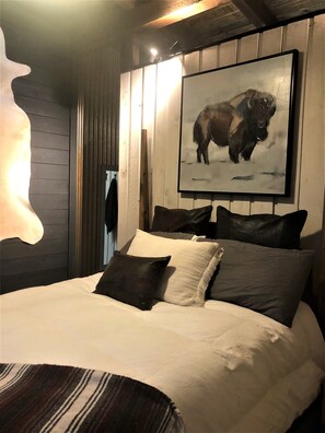 1 bedroom, free WiFi, bed sheets - 15 min to Mount Rushmore, Black Hills. (Keystone)