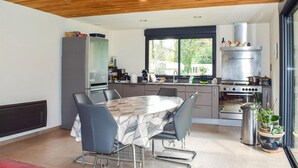 Private kitchen - Cozy home in Pradines with house sea view (Pradines)