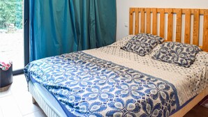 Room - Cozy home in Pradines with house sea view (Pradines)