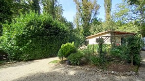 Property grounds - Cozy home in Pradines with house sea view (Pradines)