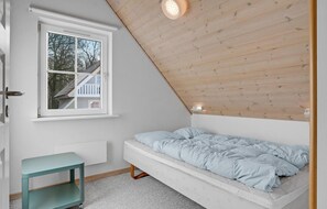 4 bedrooms, travel cot, free WiFi