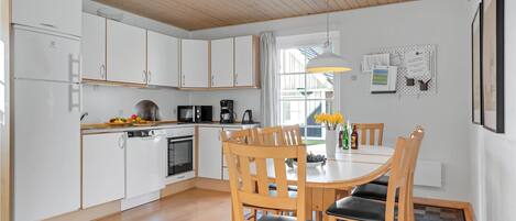 Fridge, stovetop, dishwasher, coffee/tea maker