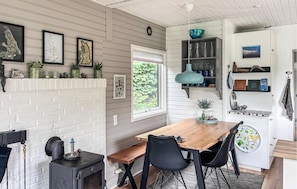 Dining - Beach front home in Mesinge with WiFi (Mesinge)