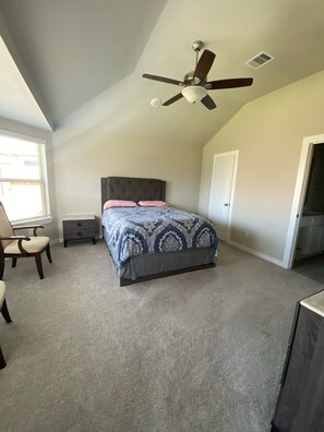 3 chambres, fer et planche à repasser, Wi-Fi gratuit, draps fournis