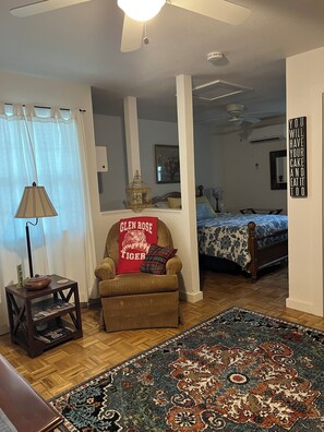 1 habitación, tabla de planchar con plancha, wifi gratis y ropa de cama 