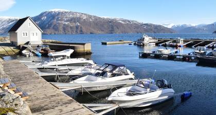 Lovely home in Utåker with WiFi