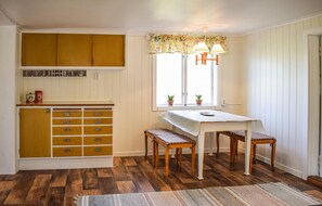 Dining - Stunning home in ödeshög with WiFi (Ödeshög)