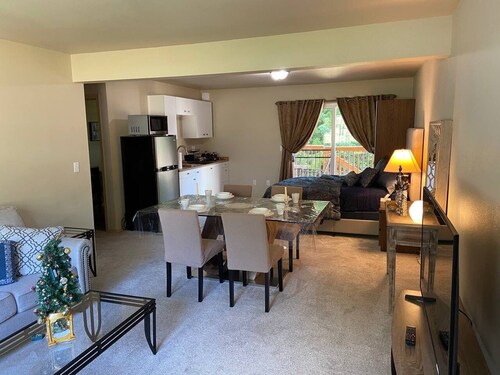 Fabulous cozy Studio with kitchen bathroom Laundry