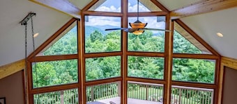 ★ Mountain Chalet Getaway with Breathtaking View★