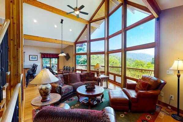 Smart TV, chimenea, videojuegos y reproductor de DVD 