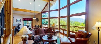 ★ Mountain Chalet Getaway with Breathtaking View★