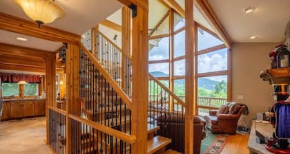 ★ Mountain Chalet Getaway with Breathtaking View★