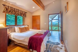 5 habitaciones, escritorio y tabla de planchar con plancha 