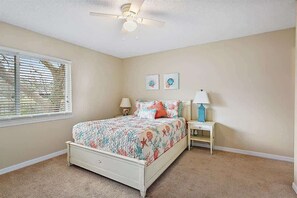 2 bedrooms, iron/ironing board, free WiFi, bed sheets - *Malibu Cottage on Lake Mandarin* WIFI, FIRE PIT (Jacksonville)