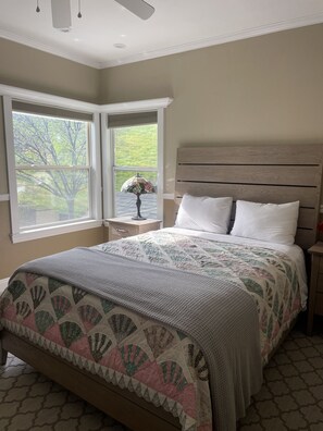 4 Schlafzimmer, Schreibtisch, Bügeleisen/Bügelbrett, Reisekinderbett