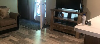 Cozy Remodeled mobile home conveniently located 1mile from the town of Pineville