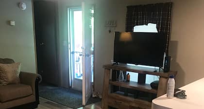 Cozy Remodeled mobile home conveniently located 1mile from the town of Pineville