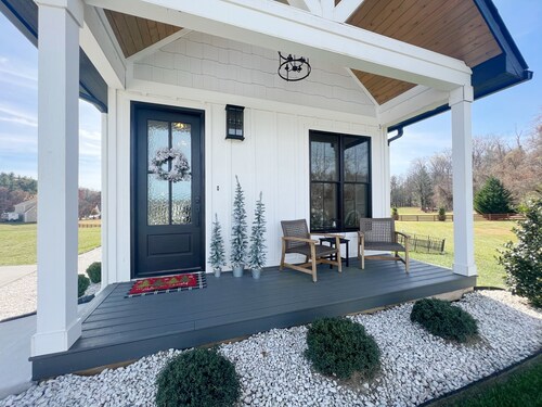 Luxury Cottage Sleeps 2. Less than 1 mi. frm South Holston Lake. Mountain View’s