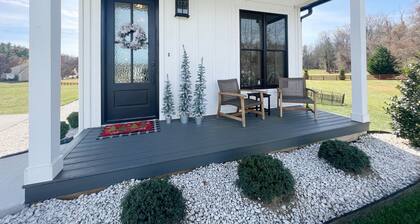 Luxury Cottage Sleeps 2. Less than 1 mi. frm South Holston Lake. Mountain View’s