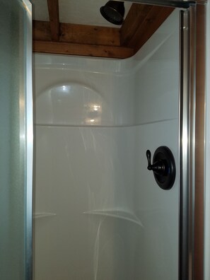 Dusche, Handtücher, Seife, Toilettenpapier