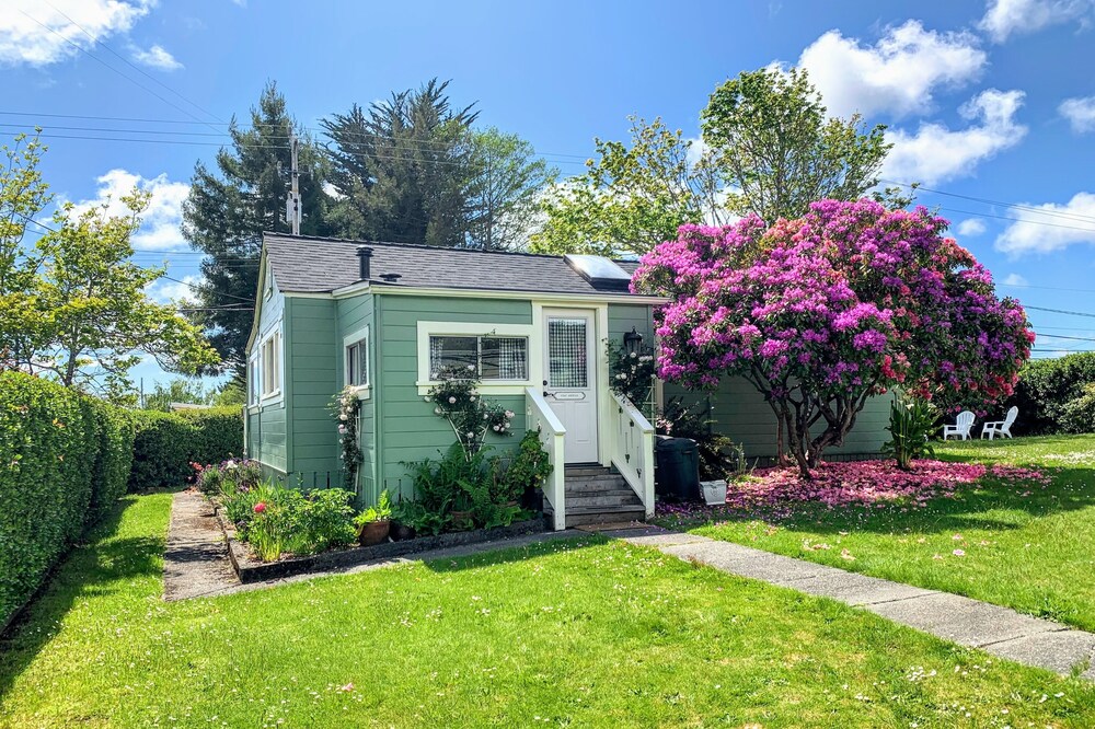 Sunny Cottage, Close to Town & Family Friendly