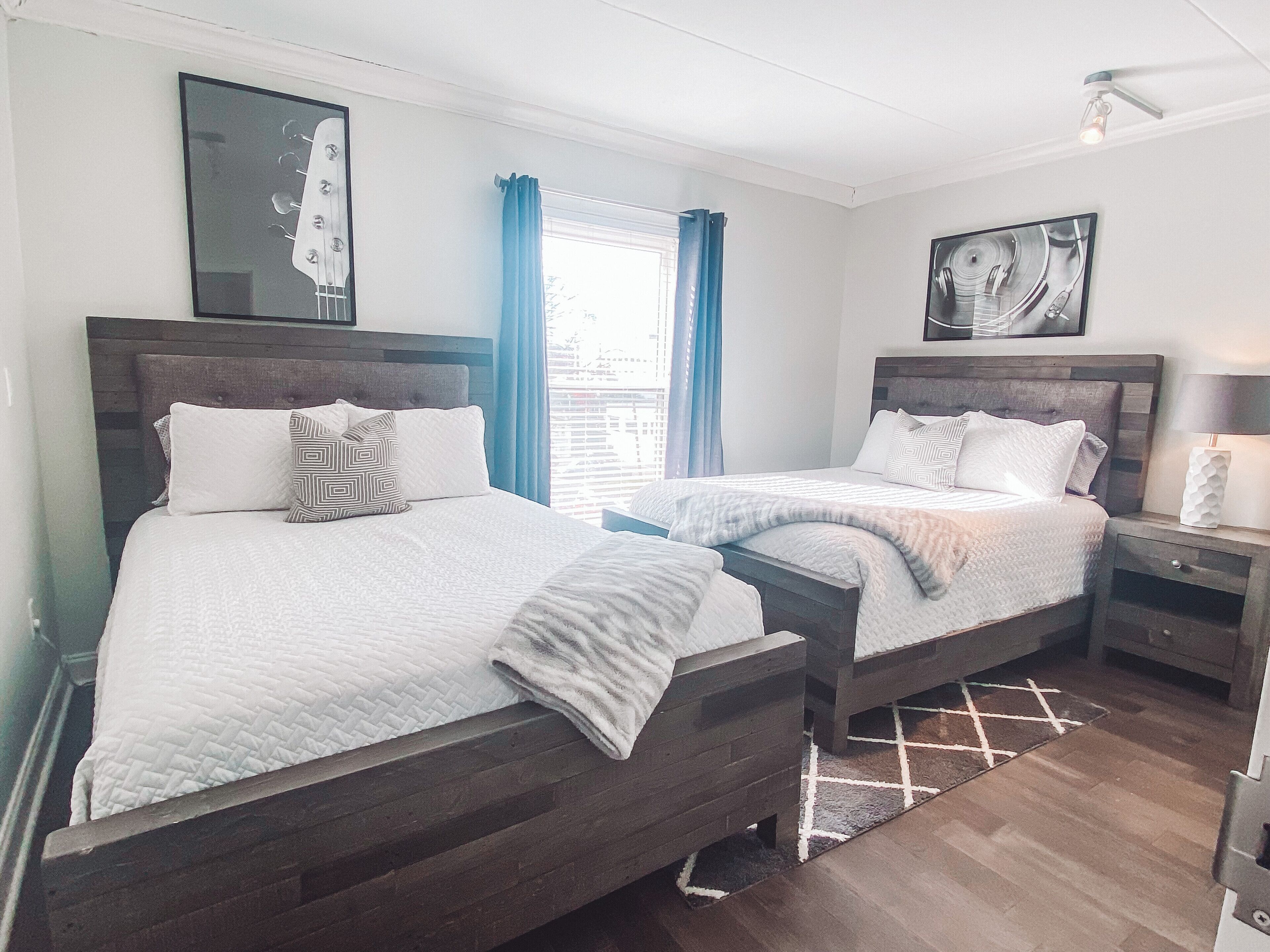 2 SIDE BY SIDE CONDOS ★ SLEEP 10 ★ GUITAR POOL!