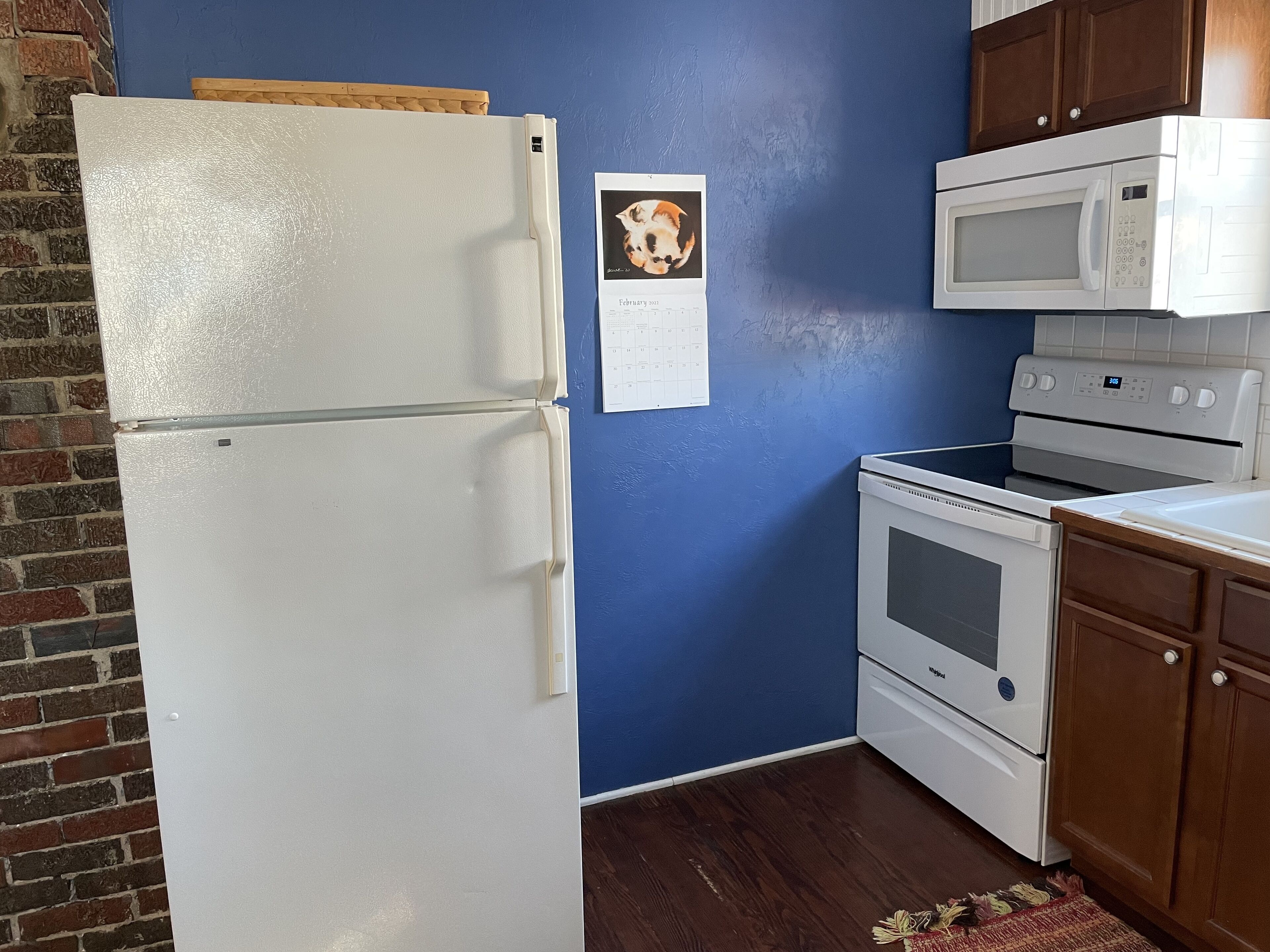 Cottage type private house in quiet neighborhood