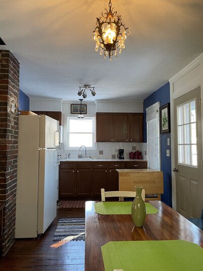 Cottage type private house in quiet neighborhood