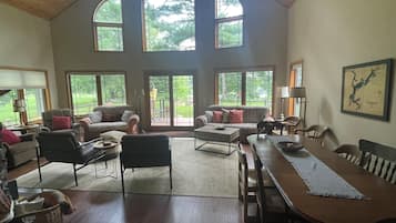 Smart TV, fireplace, DVD player, books