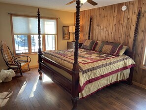 4 bedrooms, desk, iron/ironing board, free WiFi - Lake cabin on Holcombe flowage. Loft views, fire pit, and nearby hiking. (Holcombe)