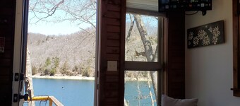 Tiny Cabin-Lakefront Perfect Escape for 1 or 2 Guests; King Size Bed in Loft.