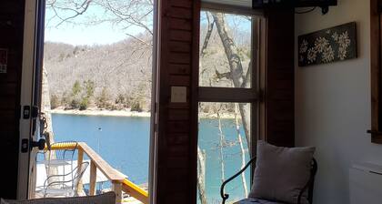 Tiny Cabin-Lakefront Perfect Escape for 1 or 2 Guests; King Size Bed in Loft.
