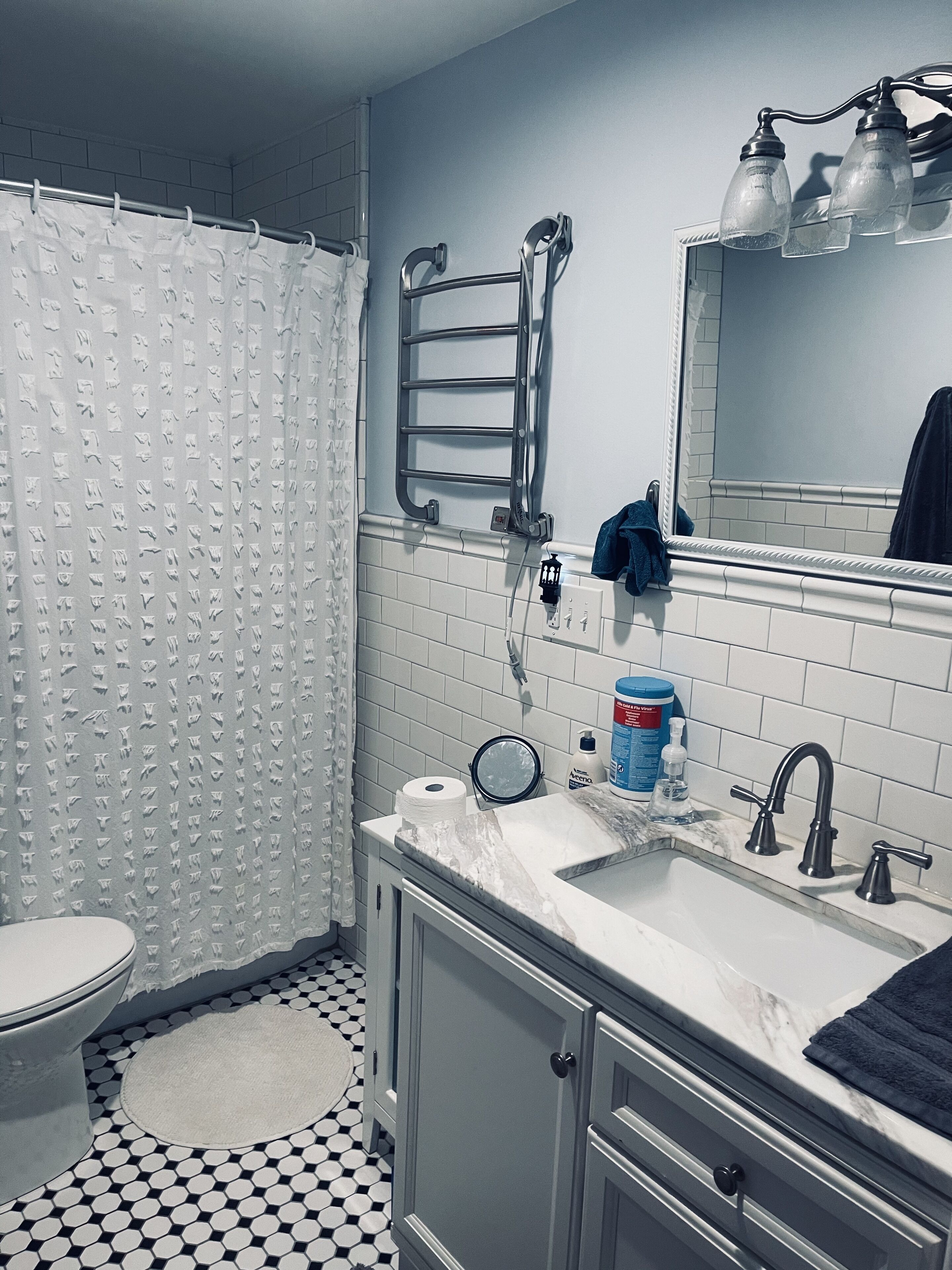 Cute 4 bed 2 bath cottage, short walk to shared road end dock.