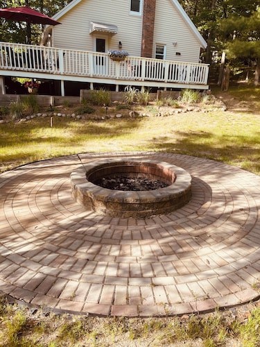 Cute 4 bed 2 bath cottage, short walk to shared road end dock.