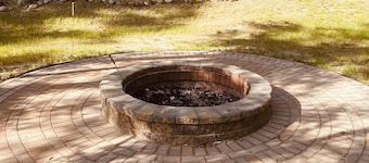 Cute 4 bed 2 bath cottage, short walk to shared road end dock.