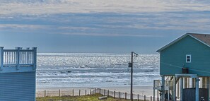 Playa en los alrededores y camastros