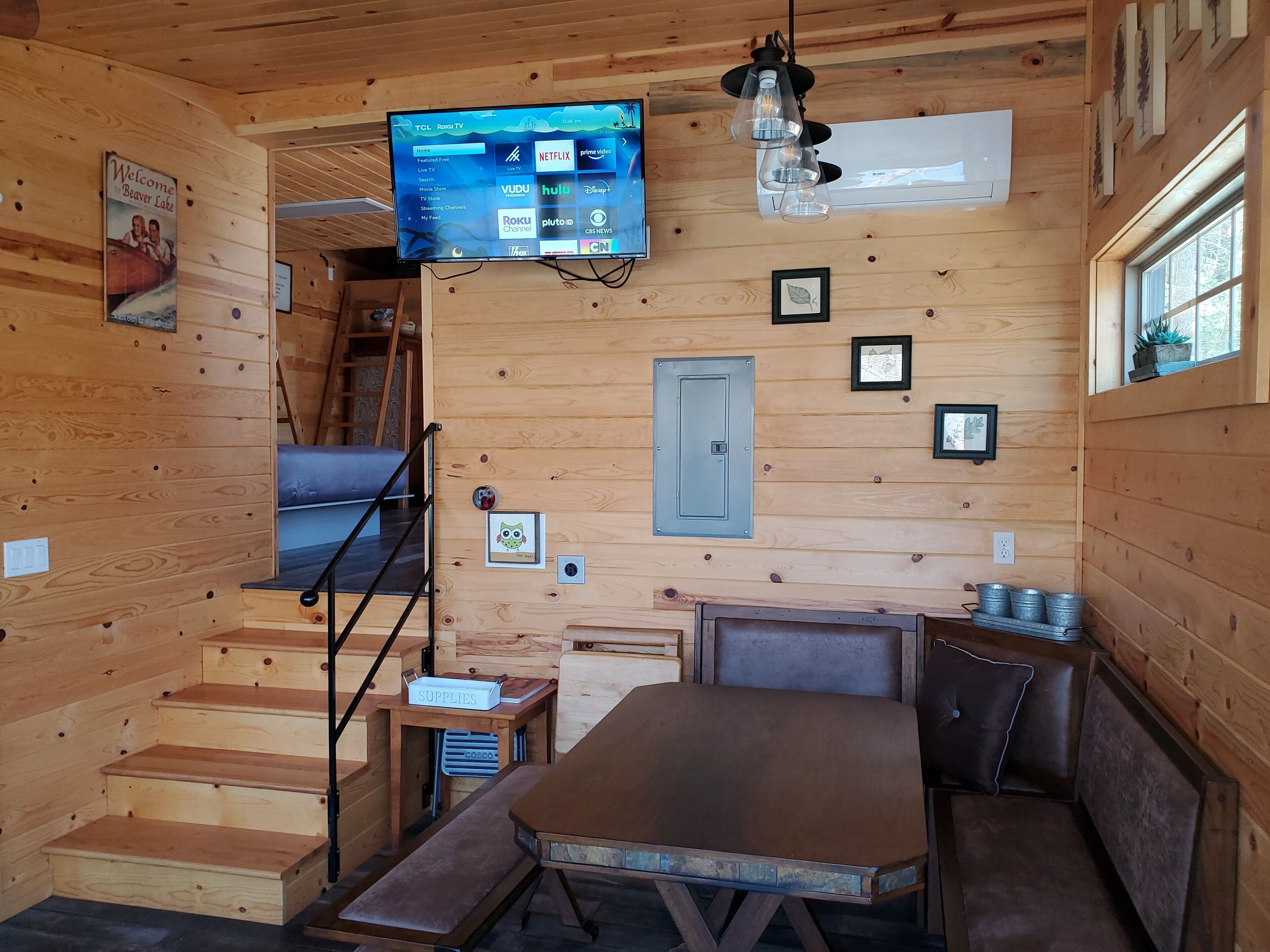 HOOT OWL Cabin - LAKEFRONT 2-Room Cabin with stairs to the shoreline!   