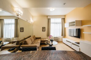 Suite – executive | Oppholdsområde | En 42-tommers LCD-TV med digitale kanaler samt TV